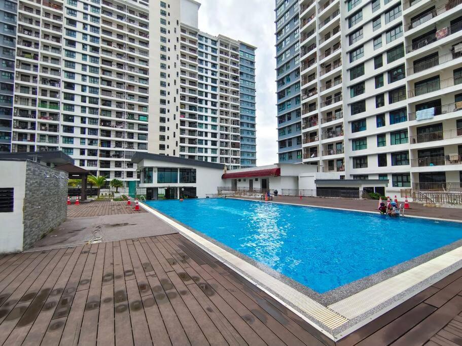 0505 The Garden Residences Wifinetflix By *